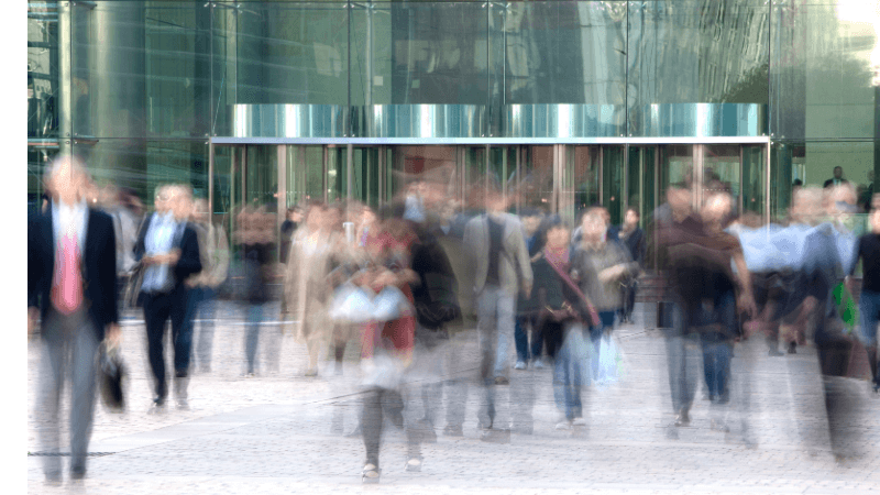 人込み×ビジネス街のイメージ